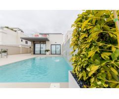 Villa de Lujo en Venta en San Miguel de Salinas, Alicante