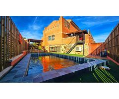 Exclusiva Casa Adosada Esquinera en Cunit: Lujo, Sostenibilidad y Cercanía al Mar