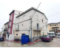 Interesante casa en el centro de Aguarón.