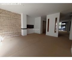 EXCELENTE LOCAL COMERCIAL ZONA UNIVERSIDAD