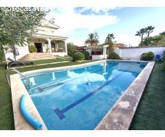 Chalet independiente de lujo en la exclusiva zona de Calafell, con vistas panorámicas al mar