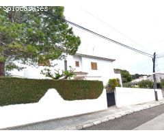 ESPECTACULAR CHALET ESQUINERO CON VISTAS AL MAR EN CUNIT RESIDENCIAL