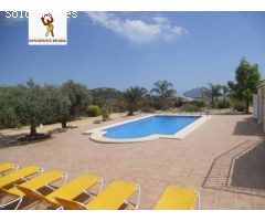 GRAN VILLA CON 2 PLANTAS INDEPENDIENTES Y 8 DORMITORIOS EN MORAIRA A LA VENTA