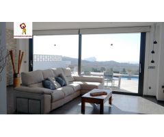 MAGNIFICA VILLA EN EL PUEBLO DE BENISSA CON PISCINA PRIVADA E IMPRESIONANTES VISTAS.