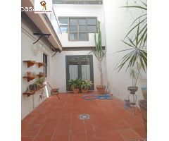 IMPRESIONANTE CASA SEÑORIAL DE TRES PLANTAS  CON COCHERA EN EL CORAZÓN DE BENISSA