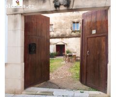 ENCANTADOR PALACETE SITUADO EN EL CENTRO DEL PUEBLO