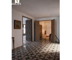ENCANTADOR PALACETE SITUADO EN EL CENTRO DEL PUEBLO