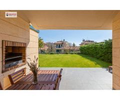 CHALET ADOSADO EN CIRUEÑA- URBANIZACIÓN CAMPO DE GOLF