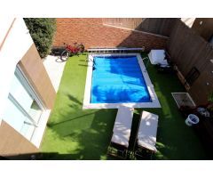Villa de 3 dormitorios, 2 baños, piscina privada y parking en parcela en Ciudad Quesada (Lo Marabu)