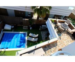 Villa de 3 dormitorios, 2 baños, piscina privada y parking en parcela en Ciudad Quesada (Lo Marabu)