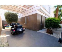 Villa de 3 dormitorios, 2 baños, piscina privada y parking en parcela en Ciudad Quesada (Lo Marabu)