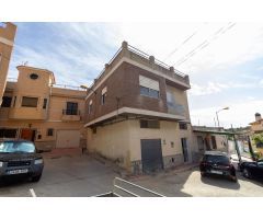 Vivienda de  3 dormitorios con amplio garaje y solarium, zona Hurchillo