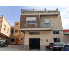 Vivienda de  3 dormitorios con amplio garaje y solarium, zona Hurchillo