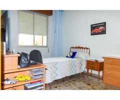 Vivienda de  3 dormitorios con amplio garaje y solarium, zona Hurchillo