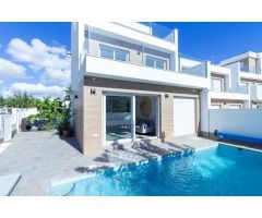 Villa de 4 dormitorios con  3 baños, piscina, orientacion sur. San Pedro Del Pinatar