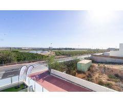 Villa de lujo con   3 dormitorios con piscina y garaje, zona Los Balcones