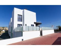 Villa de lujo con   3 dormitorios con piscina y garaje, zona Los Balcones