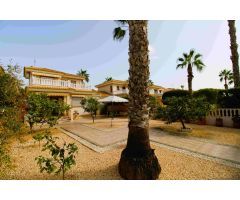 Villa de 3 dormitorios y 2 baños, zona Villamartin