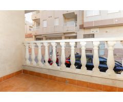 Apartamento en planta baja en La Mata, de 2 dormitorios 2 baños, a 100 metros del mar.