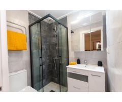 Apartamento con 2 dormitorios y 2 baños total reformado en centro de Torrevieja