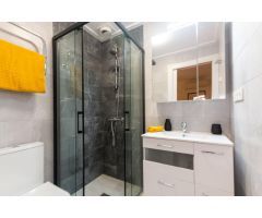 Apartamento con 2 dormitorios y 2 baños total reformado en centro de Torrevieja