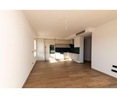 Apartamento con 2 dormitorios, 2 baños, piscina comunitaria,garaje y trastero en zona de Punta Prima