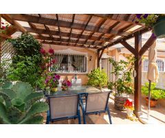 Adosado con 2 dormitorios y 2 baños, con piscinas comunitaria en zona Villamartin (Orihuela Costa)