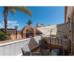 Adosado con 2 dormitorios y 2 baños, con piscinas comunitaria en zona Villamartin (Orihuela Costa)