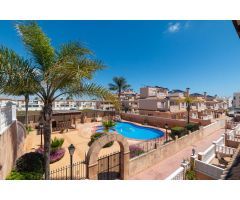Adosado con 2 dormitorios y 2 baños, con piscinas comunitaria en zona Villamartin (Orihuela Costa)