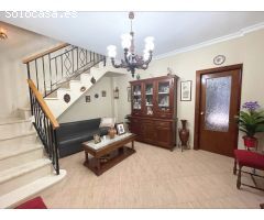 ENCANTADORA CASA DE PUEBLO EN ALAMEDA
