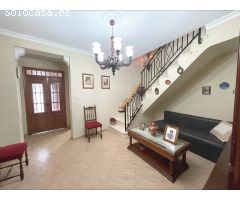 ENCANTADORA CASA DE PUEBLO EN ALAMEDA