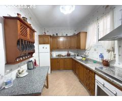 ENCANTADORA CASA DE PUEBLO EN ALAMEDA