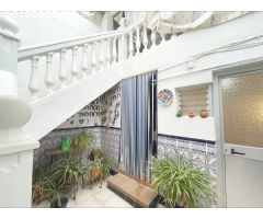 ENCANTADORA CASA DE PUEBLO EN ALAMEDA