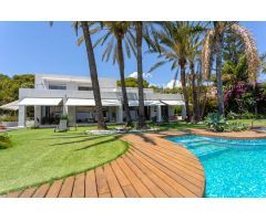 Espectacular villa de estilo contemporáneo con Vistas al Mar únicas