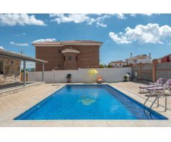 Villa con dos viviendas independientes