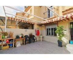 Chalet adosado ubicado en la urbanización la Fabriguilla.