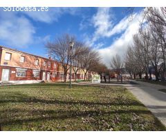 CASA EN BARRIADA INMACULADA CON GARAJE.