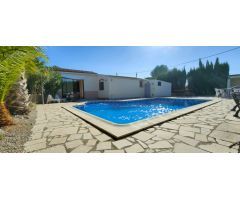 VILLA CON PISCINA PRIVADA