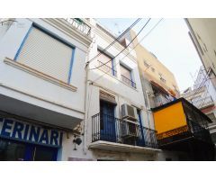 ALQUILER TURÍSTICO, NO ANUAL: CÉNTRICO PISO EN ZONA PUERTO