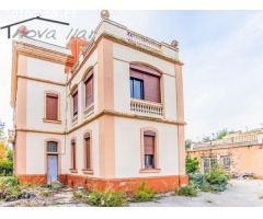 GRAN CASA CON TERRENO Y PISCINA