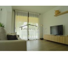 Exclusiva propiedad con amplia terraza y piscina en prestigiosa urbanización Bonmont