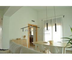 Exclusiva propiedad con amplia terraza y piscina en prestigiosa urbanización Bonmont
