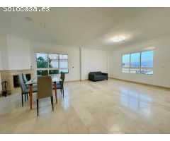 VILLA DE LUJO CON EXCELENTES VISTAS AL MAR Y PISCINA PRIVADA, EN GOLF BAHIA