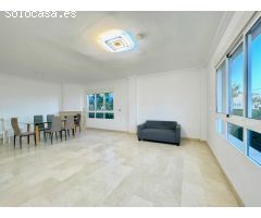 VILLA DE LUJO CON EXCELENTES VISTAS AL MAR Y PISCINA PRIVADA, EN GOLF BAHIA