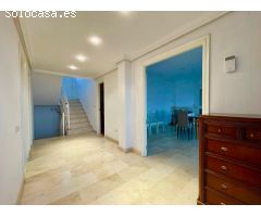 VILLA DE LUJO CON EXCELENTES VISTAS AL MAR Y PISCINA PRIVADA, EN GOLF BAHIA