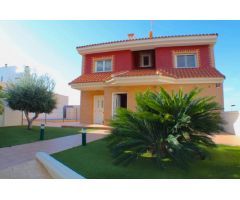 GRAN CHALET DE DOS PLANTAS EN FINESTRAT