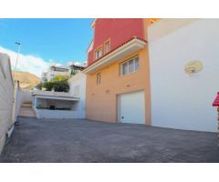 GRAN CHALET DE DOS PLANTAS EN FINESTRAT