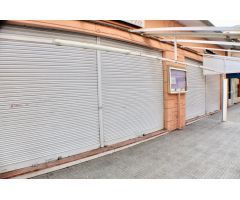 AMPLIO BAR-CAFETERÍA EN BENIDORM: DOS LOCALES UNIDOS CON TERRAZA Y CLIENTELA FIJA