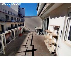 GRAN OPORTUNIDAD! ÁTICO DE 3 DORMITORIOS CON GRAN TERRAZA, REFORMADO Y A UN PASO DE LA PLAYA