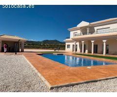 Villa en Venta en Pinoso, Alicante